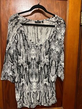 Apt. 9 Black and White Snake-Print Scoop Neck Top